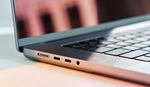 USB-C Ladeports an einem MacBook Pro