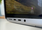 Anschlüsse des MacBook Pro mit Kopfhörer-Eingang